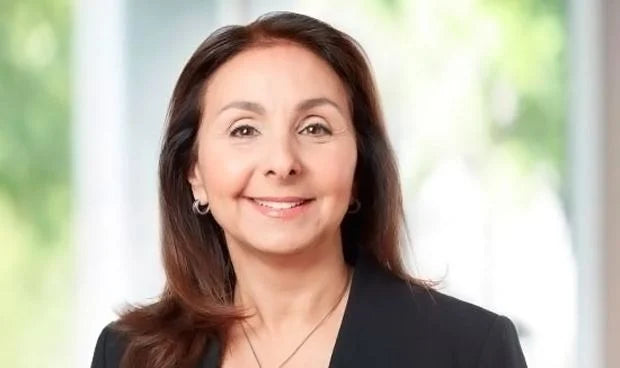 <em>Elena Reyes</em>